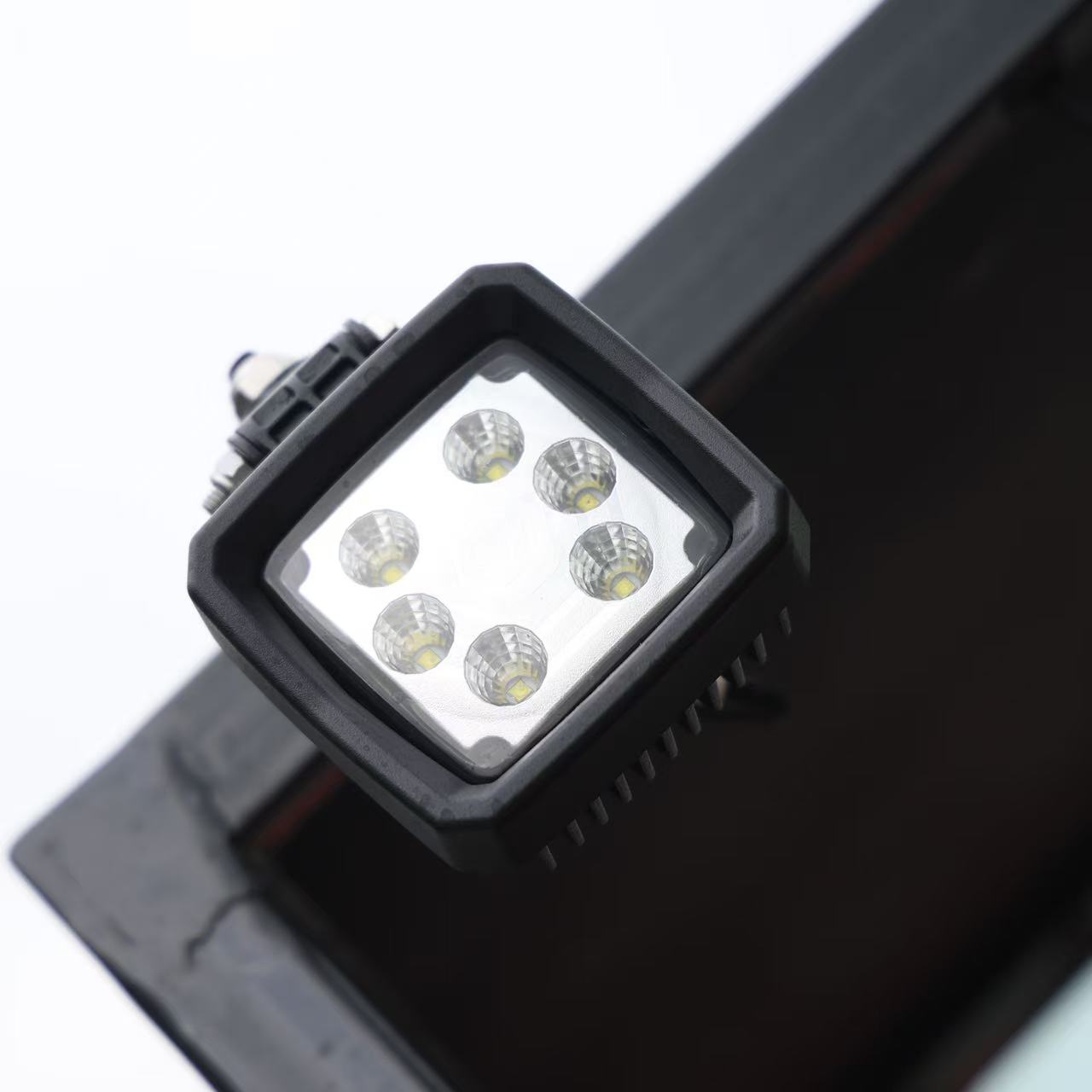 Kompaktowa ładowarka do winnic europejskich