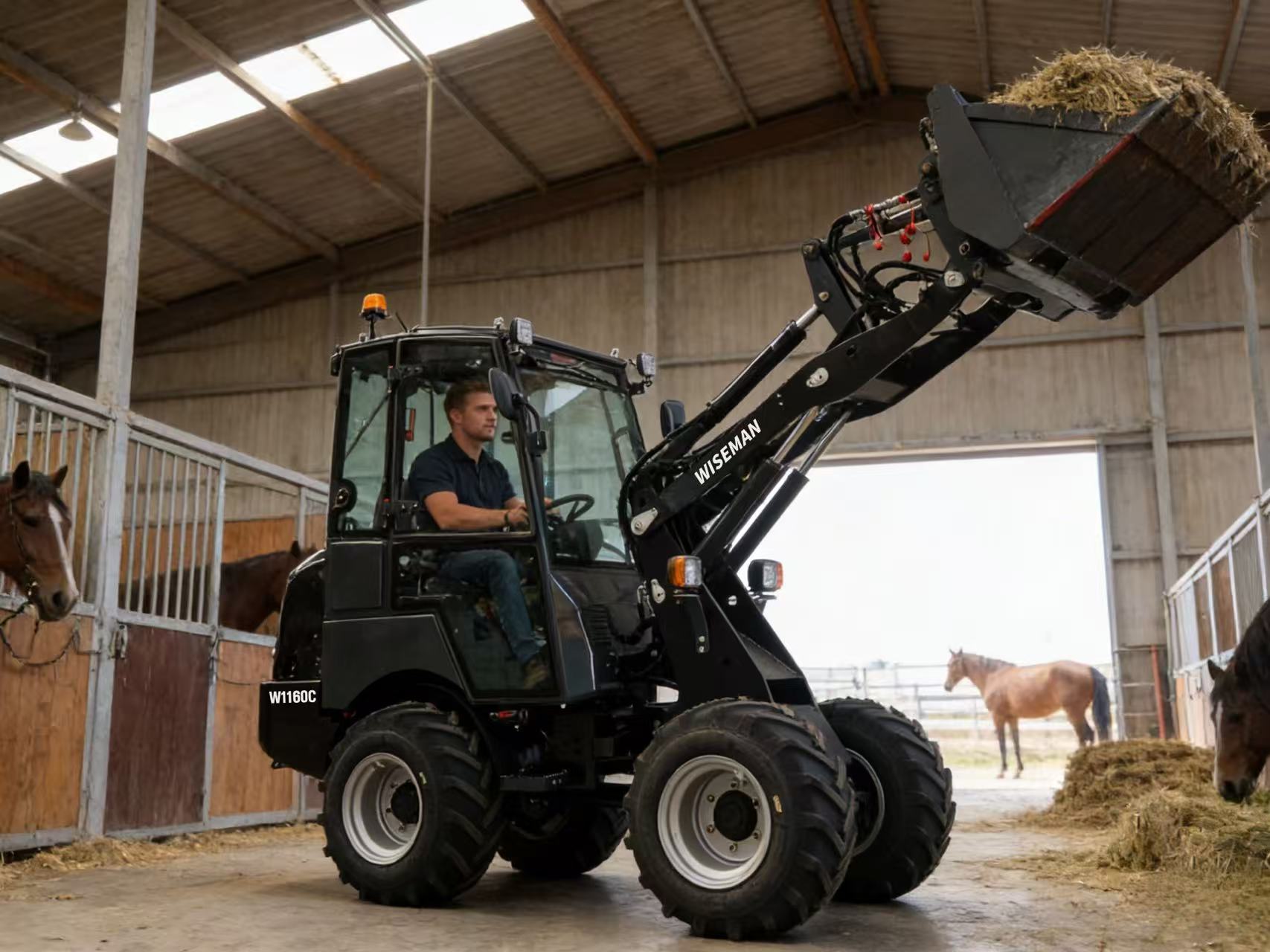 Chargeur compact avec godet pour la ferme Chargeur compact avec godet pour la ferme