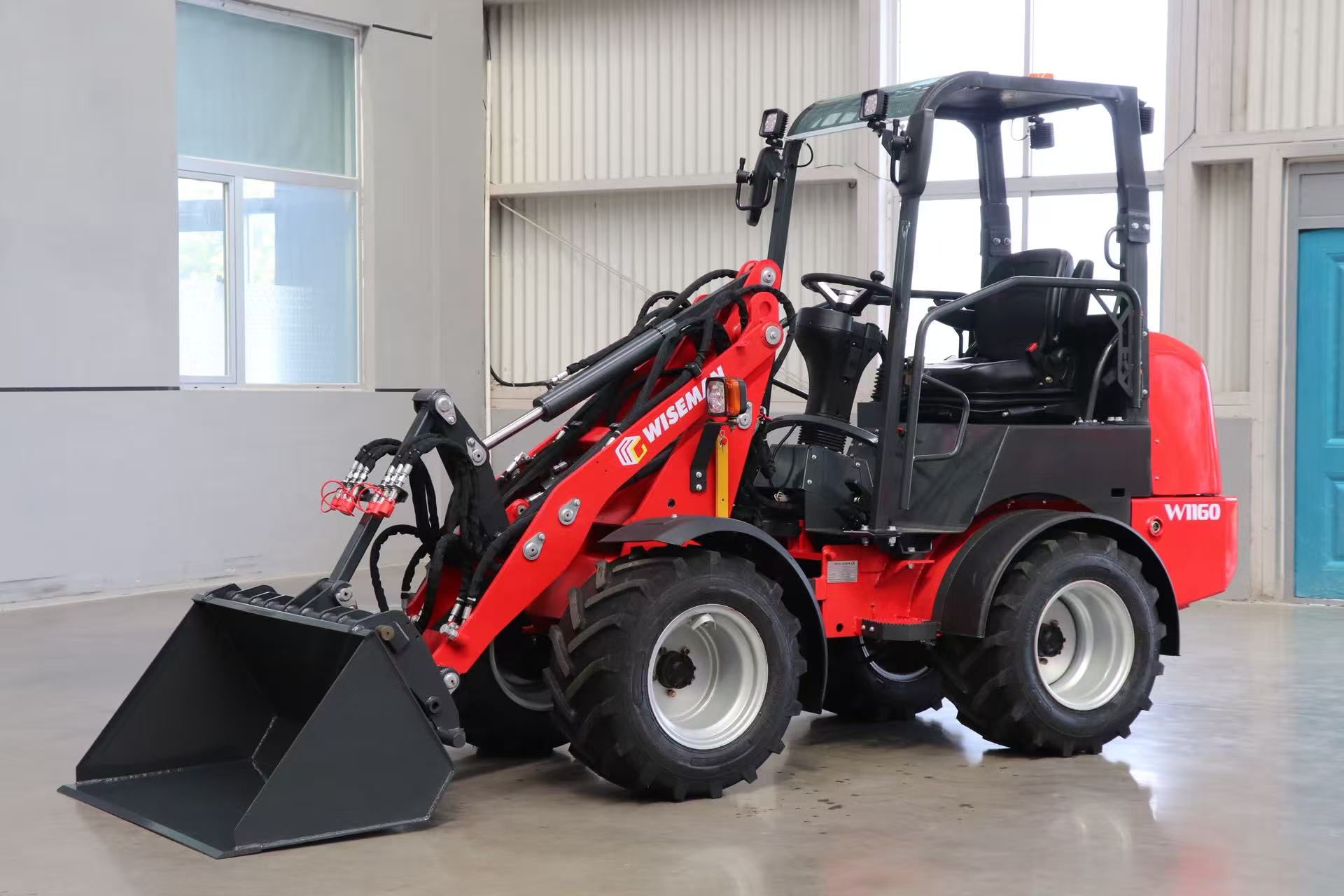 Компактный колесный погрузчик для виноградников