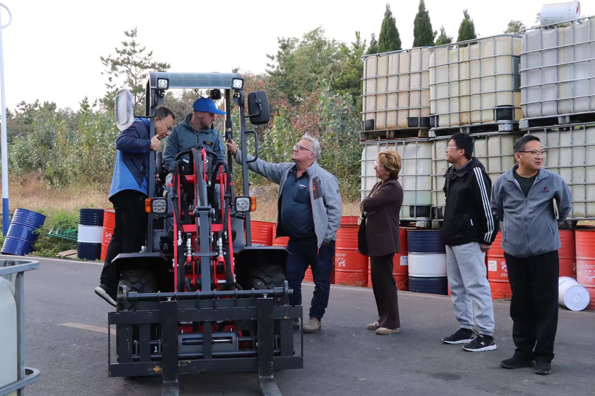 Nuova pala caricatrice articolata compatta Nuova pala caricatrice articolata compatta