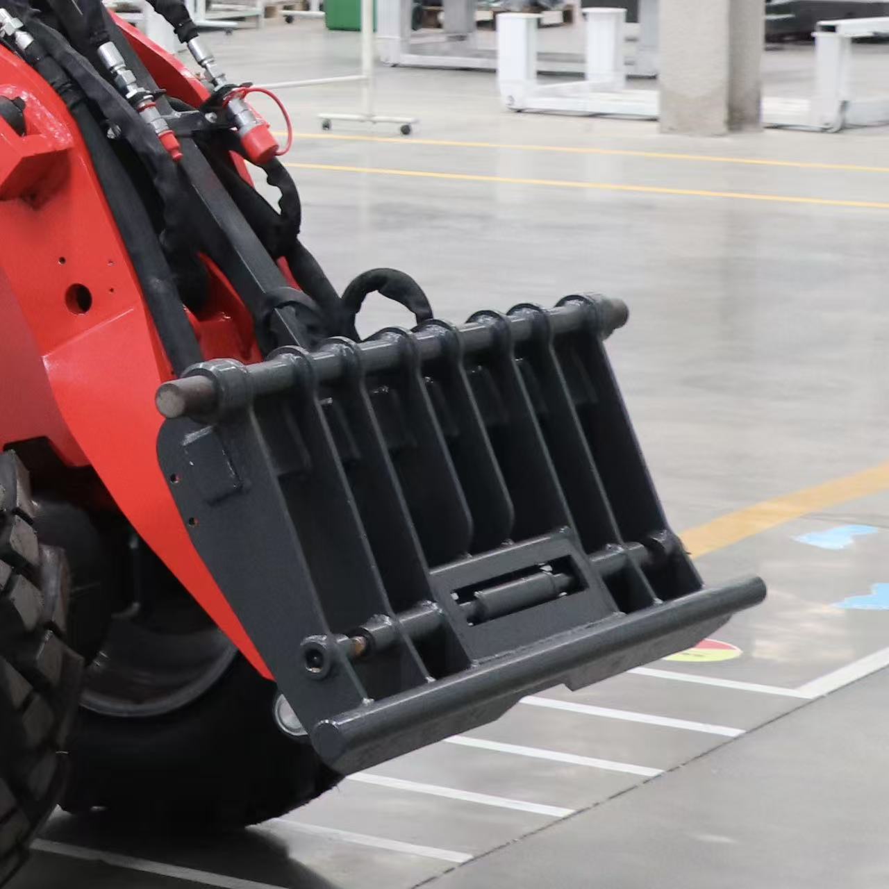 Kompaktowa ładowarka do winnic europejskich