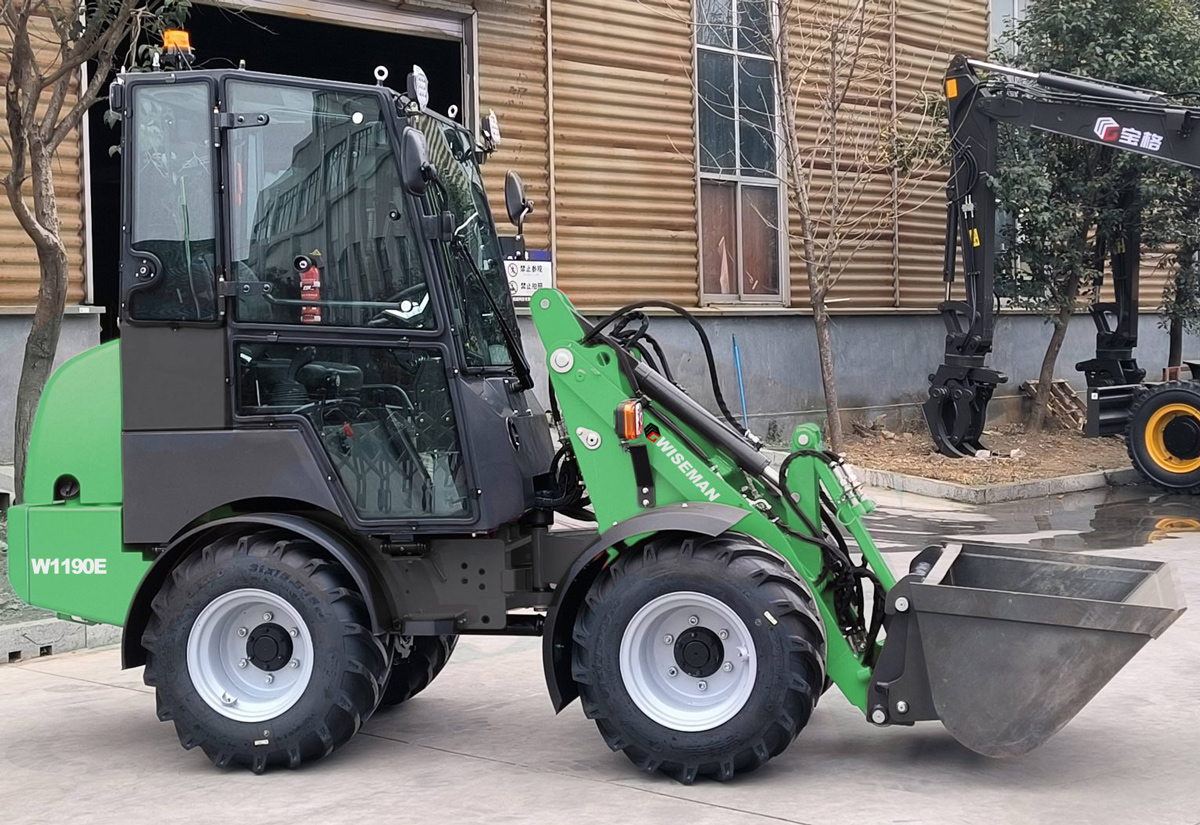 Продается компактный шарнирно-сочлененный погрузчик. Продается компактный шарнирно-сочлененный погрузчик.