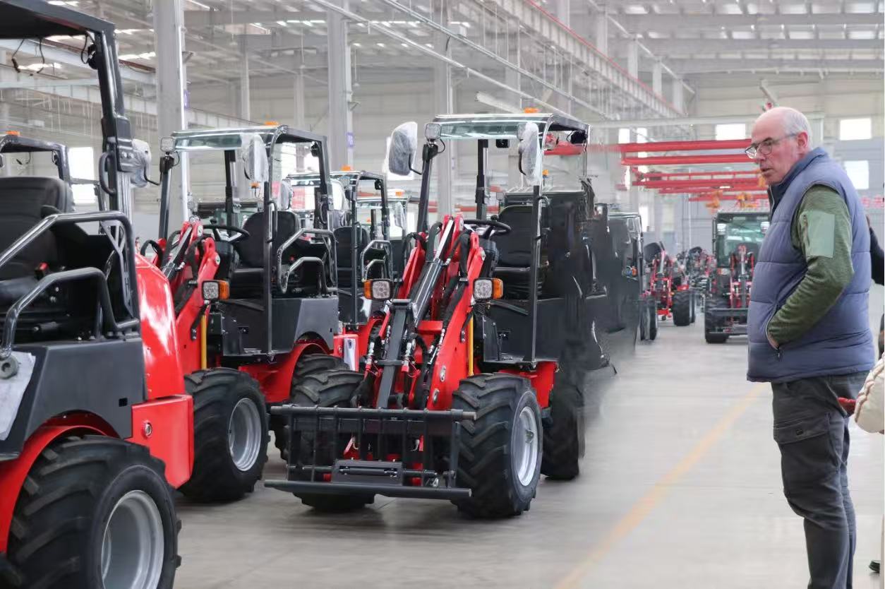 Good Compact Articulating Loader