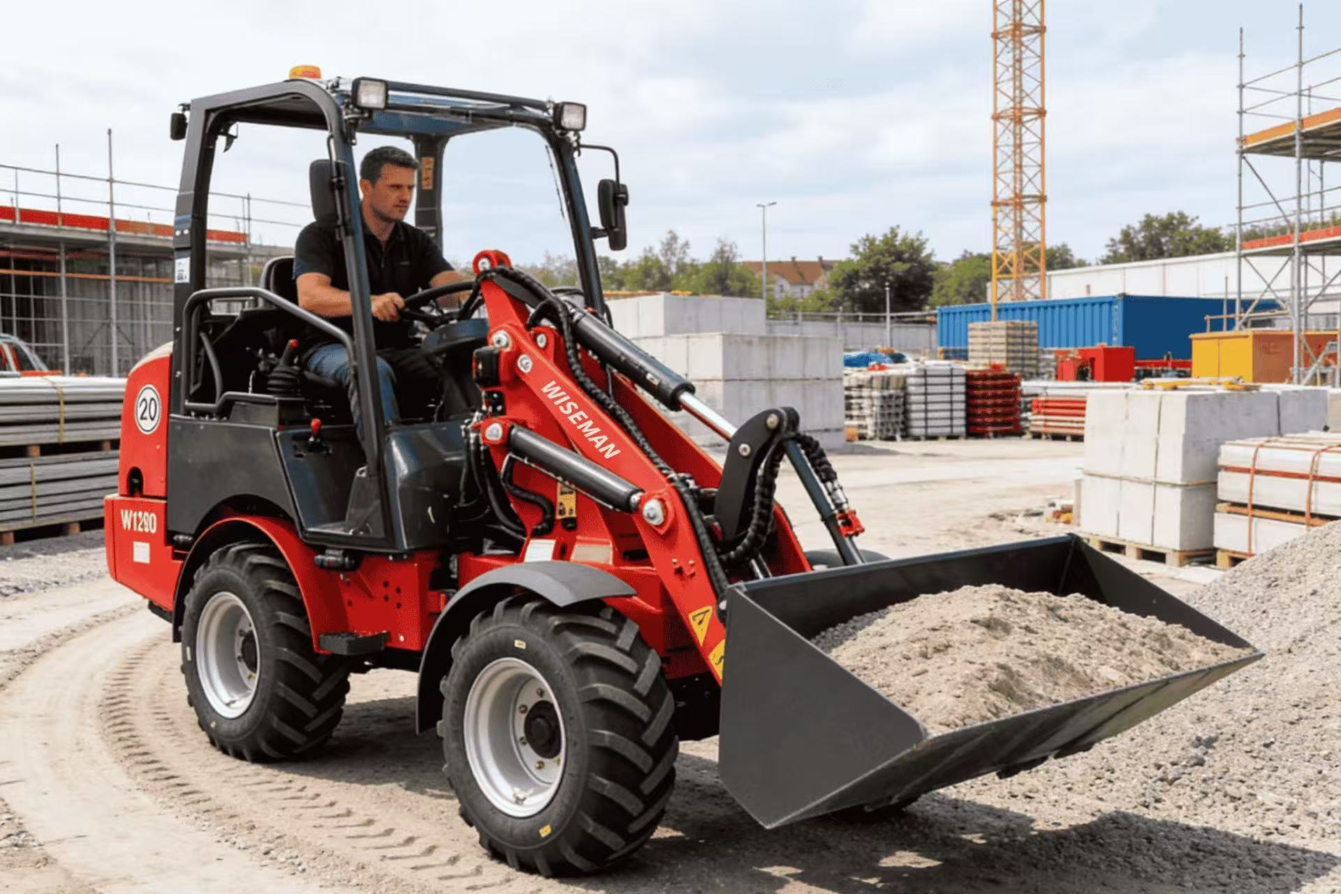 Новый компактный шарнирно-сочлененный погрузчик