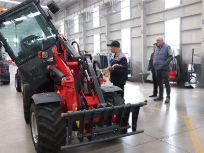 Good Compact Articulating Loader